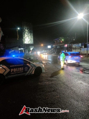 Sat Lantas Polres Karangasem Laksanakan Pengaturan Pada Malam Hari