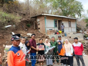 Babinsa Bersama Aparat Desa dan BPBD Dukung Penanganan Dampak Longsor di Desa Mantun