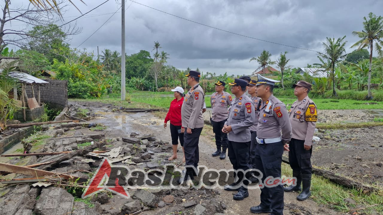 Kapolres Tabanan Tinjau Lokasi Banjir dan Longsor di Kecamatan Kediri dan Tabanan