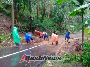 Hujan Deras Timbulkan Longsor, TNI Pilri Di banjarangkan Bersatu Gelar Evakuasi Bersama BPBD