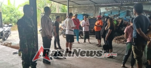 Bhabinkamtibmas bersama Babinsa Awal Evakuasi 37 Warga Korban Banjir di Kesiman Petilan