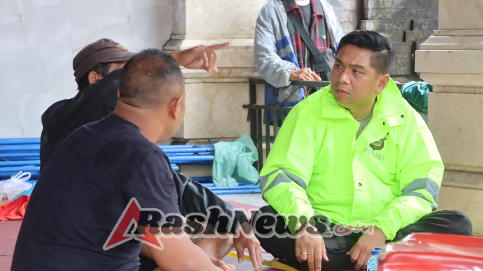 Kapolresta Denpasar Bersama Kapolsek Denpasar utara Mengunjungi Korban Bencana Alam Banjir