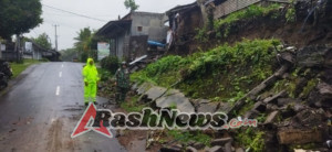 Aksi Sigap Babinsa Koramil Banjarangkan Tangani Longsor Dan Pohon Tumbang