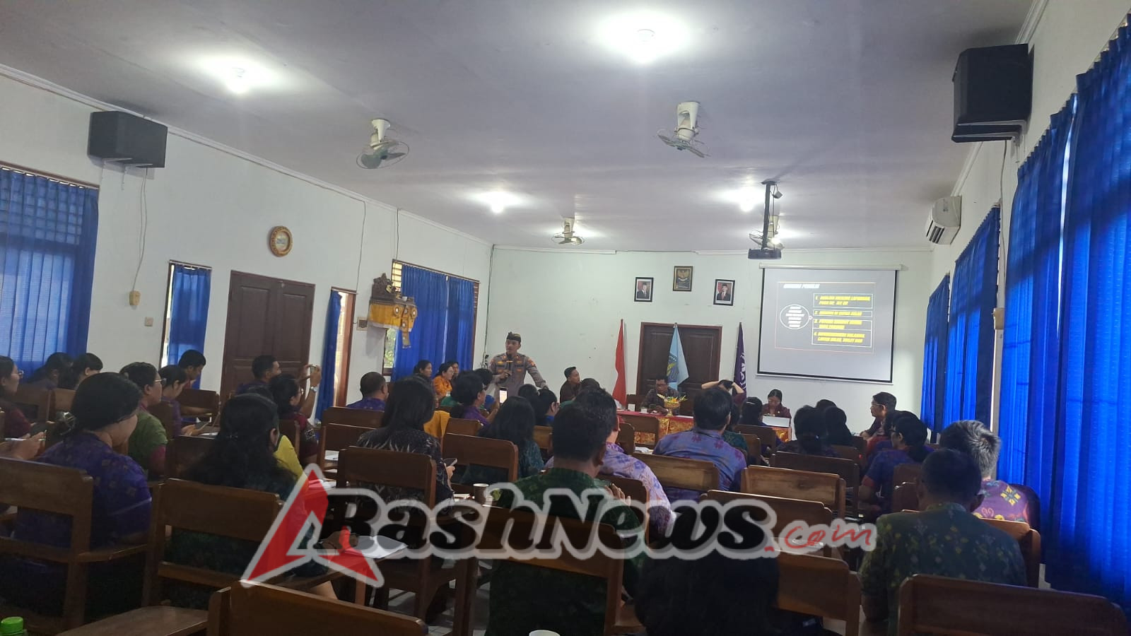 Jumat Curhat Polresta Denpasar: Guru SD Dapat Sosialisasi Perlindungan Hukum dalam Mendisiplinkan Siswa