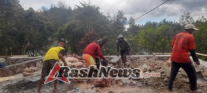 Babinsa Koramil 1618-02/Miobar Bantu Warga Bangun Pondasi Rumah di Desa NoepesuBabinsa Koramil 1618-02/Miobar Bantu Warga Bangun Pondasi Rumah di Desa Noepesu