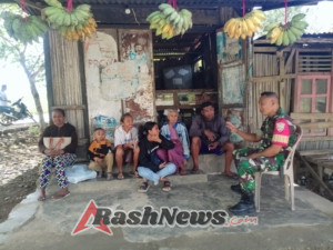 Babinsa Serka Legius Ludji Leo Laksanakan Komsos dan Pemantauan Wilayah di Desa Teba Timur
