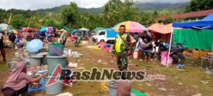 Babinsa Koramil 1602-02 Wujudkan Rasa Aman Lewat Komsos dan Pamwil di Kecamatan Wolowaru