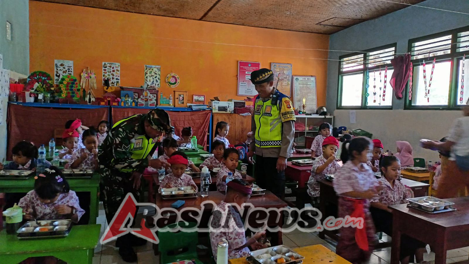 Polsek Pupuan Hadirkan Kasih dan Kepedulian Lewat Program Pemerintah Makan Bergizi Gratis