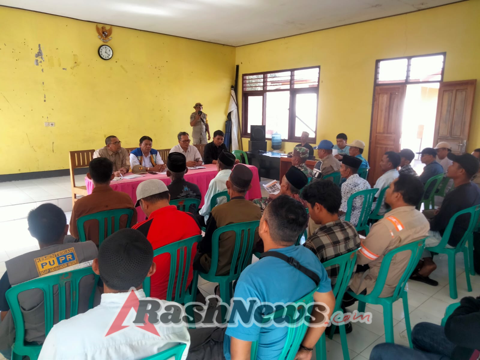 Babinsa Sertu Herman Berperan Penting Dalam Kesuksesan Sosialisasi Proyek Irigasi Tambora