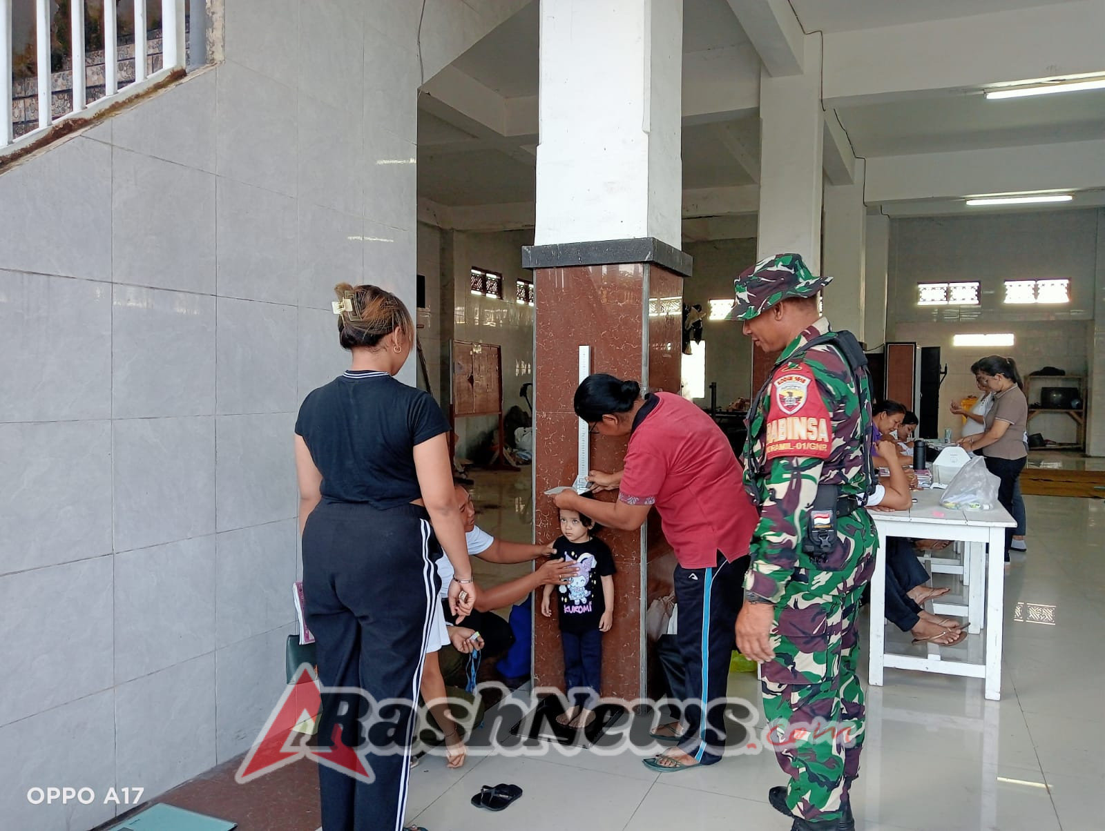 Sinergitas Babinsa dan Kader Posyandu Tingkatkan Derajat Kesehatan Warga Desa Lebih