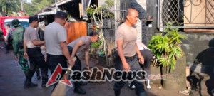 Polres Tabanan Bersama Warga Gelar Bakti Sosial Pasca Banjir dan Longsor di Kecamatan Kediri