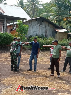 Penguatan Kapasitas Wilayah Binaan, Babinsa Koramil Talibura Latih Linmas Desa Mamai