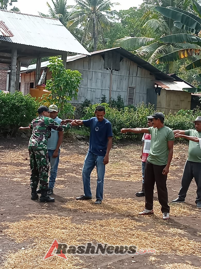 Penguatan Kapasitas Wilayah Binaan, Babinsa Koramil Talibura Latih Linmas Desa Mamai