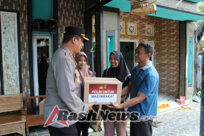 Kapolres Tabanan Gelar Bakti Sosial dan Serahkan Sembako Untuk Warga Dan Personel Terdampak Banjir