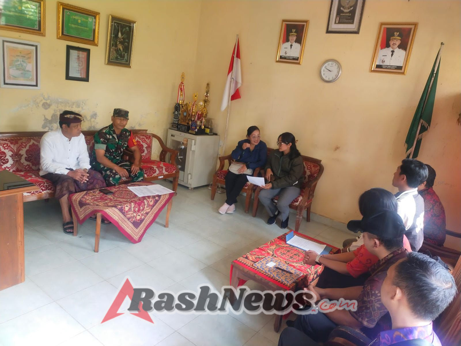 Dukung Pemerintah, Babinsa Kayubihi Terlibat dalam Pendataan Kelompok 3B Program MBG