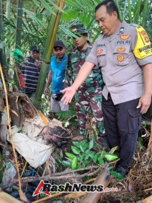 Babinsa Koramil 1616-05/Sukawati Tunjukkan Kepedulian Bantu Evakuasi Jenazah Warga Guwang
