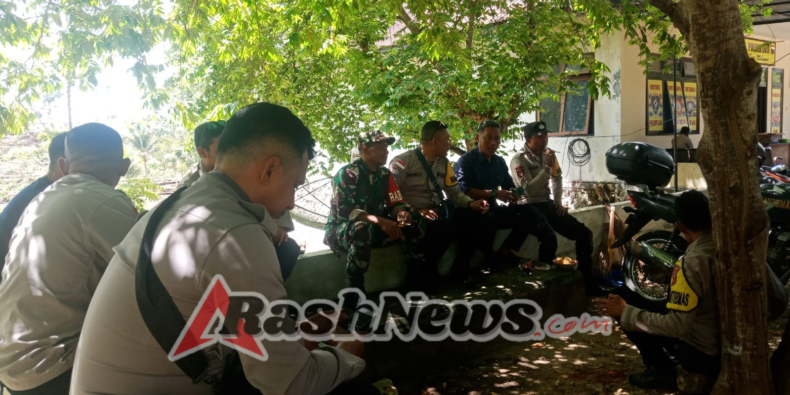 Babinsa dan Polsek Loli Duduk Bersama Bahas Kamtibmas