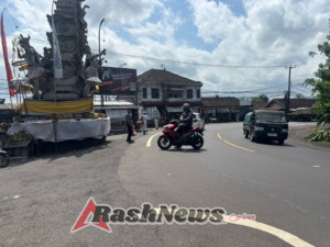 Unit Lalu Lintas Polsek Seltim Amankan Arus Lalu Lintas Saat Piodalan di Catus Pata Megati