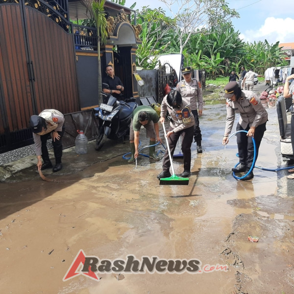 Polwan Polres Tabanan Tunjukkan Kepedulian, Gelar Bakti Sosial Pasca Banjir Di Panorama Sanggulan