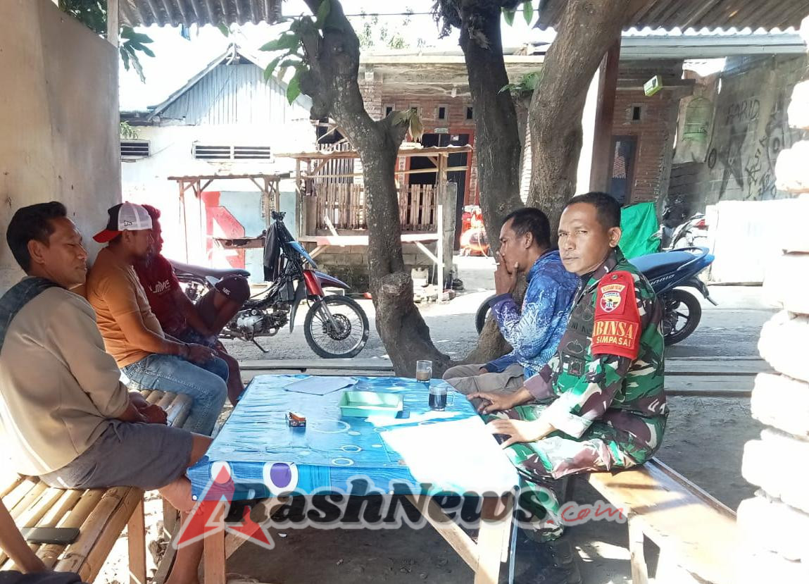 Babinsa dan Warga Simpasai Bersinergi Ciptakan Lingkungan Aman