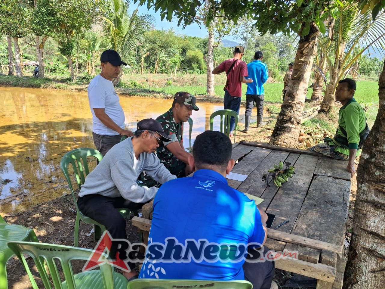 Pendampingan Babinsa, Register dan Vaksinasi Ternak Berjalan Lancar di Brang Rea