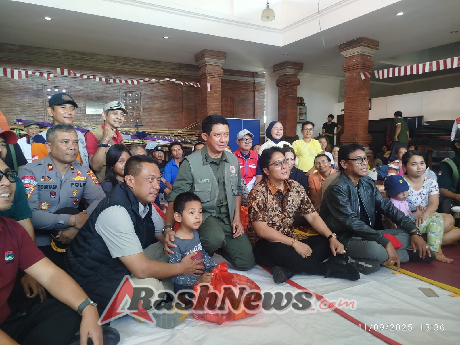 Kepala BNPB Pusat Tinjau dan Serahkan Bantuan kepada Warga Terdampak Banjir di Banjar Tohpati