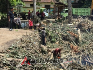 Sinergi Peduli Lingkungan, Raimas Polres Badung dan DLHK Aksi Bersih-Bersih Pasca Banjir