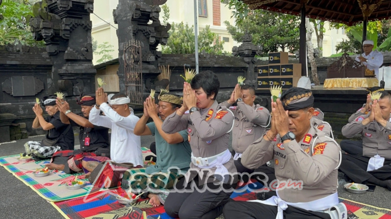 Satlantas Polres Badung Wujudkan Tri Hita Karana dalam HUT Lalu Lintas lewat Doa Bersama Tokoh Adat dan Pecalang