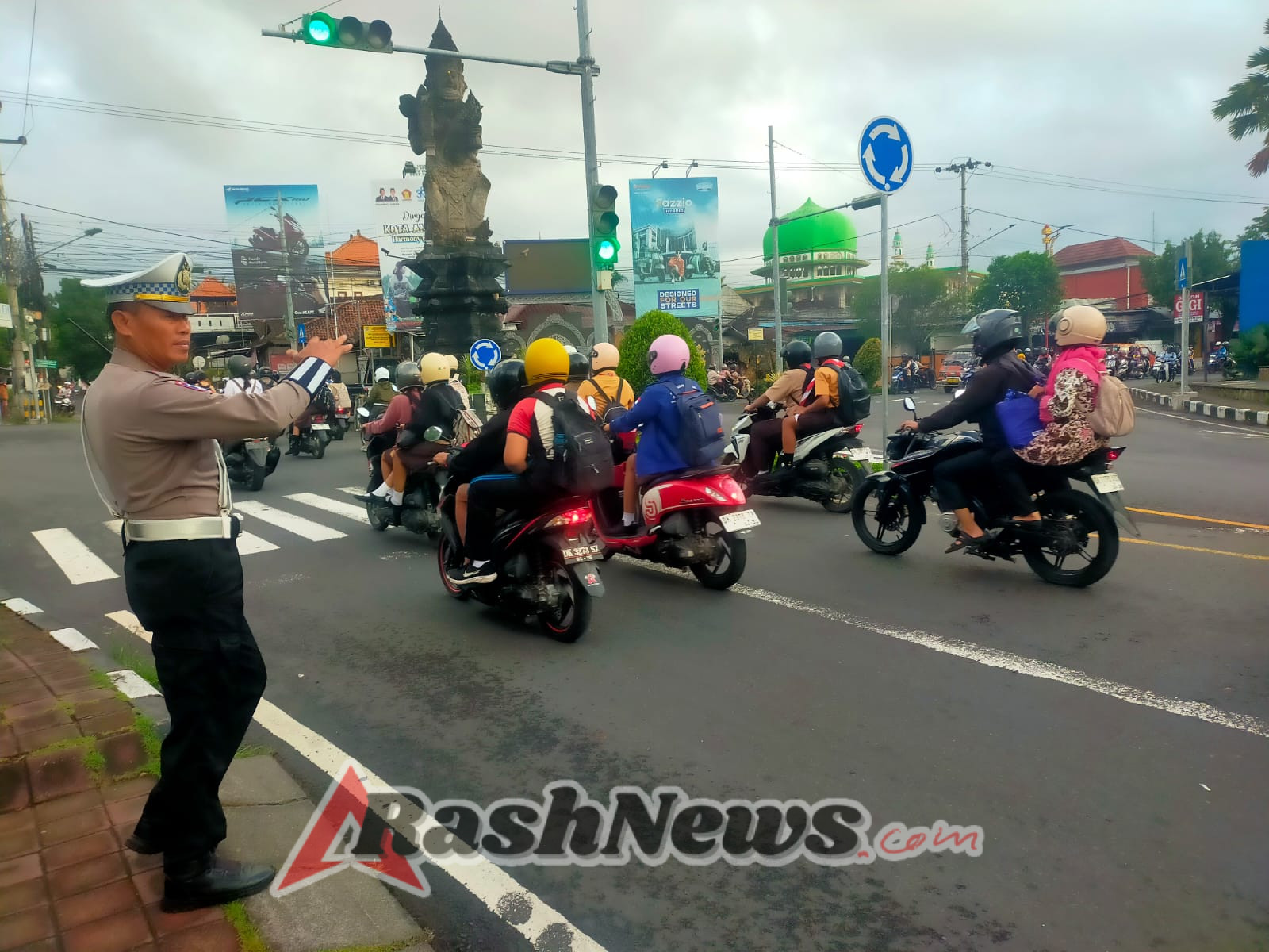 Personil Lantas Laksanakan Gatur Pagi Demi Ketertiban Dan Kelancaran Arus Lalin Di Ktl 1 Subagan