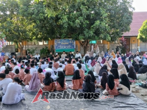 Babinsa Koramil 1628-01/Taliwang Berbaur dengan Guru dan Siswa dalam Maulid Nabi di SDN 10