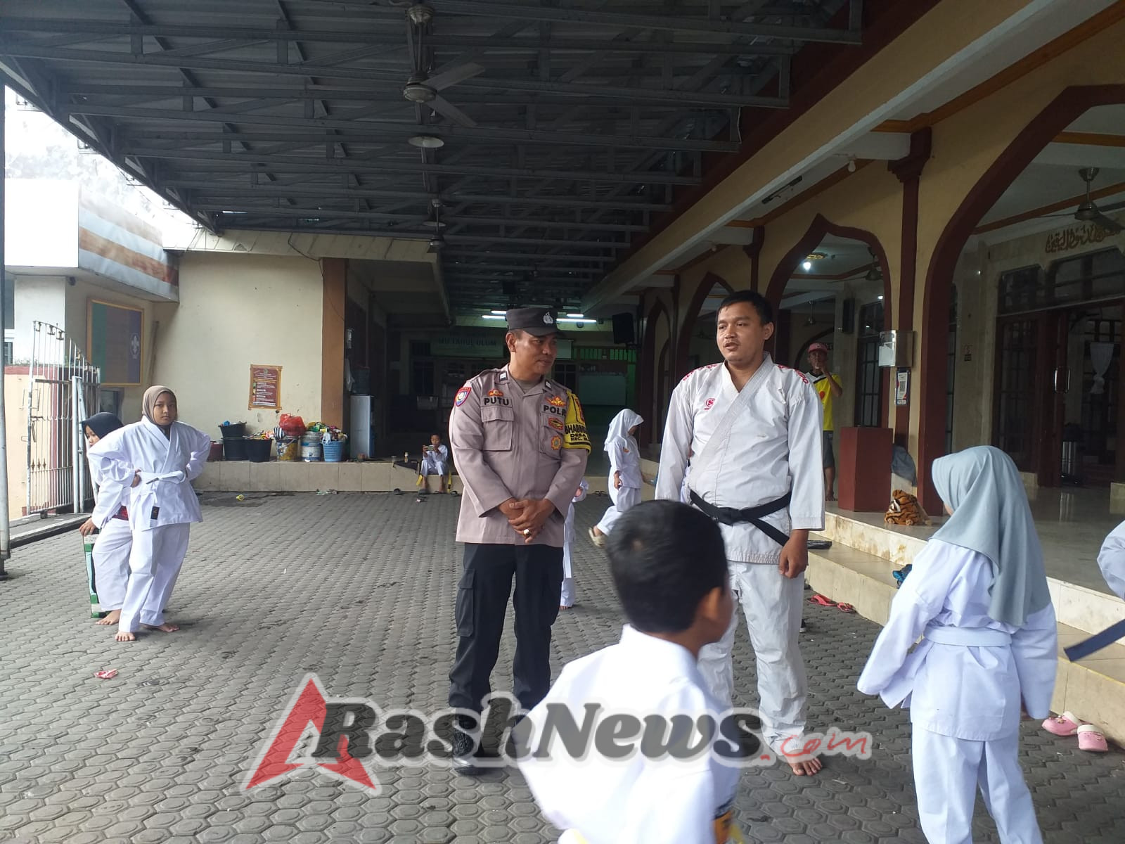 Sambang Bhabinkamtibmas Bedulu, Polsek Blahbatuh Hadir Humanis Mengayomi Masyarakat
