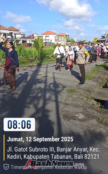 Bhabinkamtibmas Desa Banjar Anyar Mengamankan Giat Upacara Ngaben Almarhum I Ketut Regen