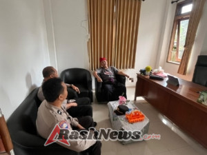 Kapolsek Selemadeg barat Laksanakan Silaturahmi dan Koordinasi dengan Kepala Desa Lumbung kauh