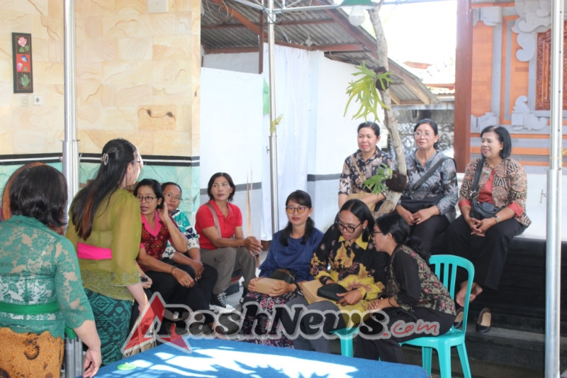 Kasdim dan Persit Kodim 1616/Gianyar Hadir Beri Dukungan Moral Keluarga Sertu I Made Gede Yusa