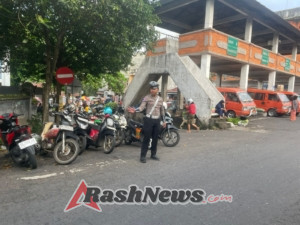 Sat Lantas laksanakan Pengaturan di Pasar Amlapura