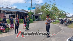 Bersinergi Dukung Tradisi, Babinsa Lembongan Bersama Bhabinkamtibmas Dan Pecalang Kawal Upacara Ngulapin