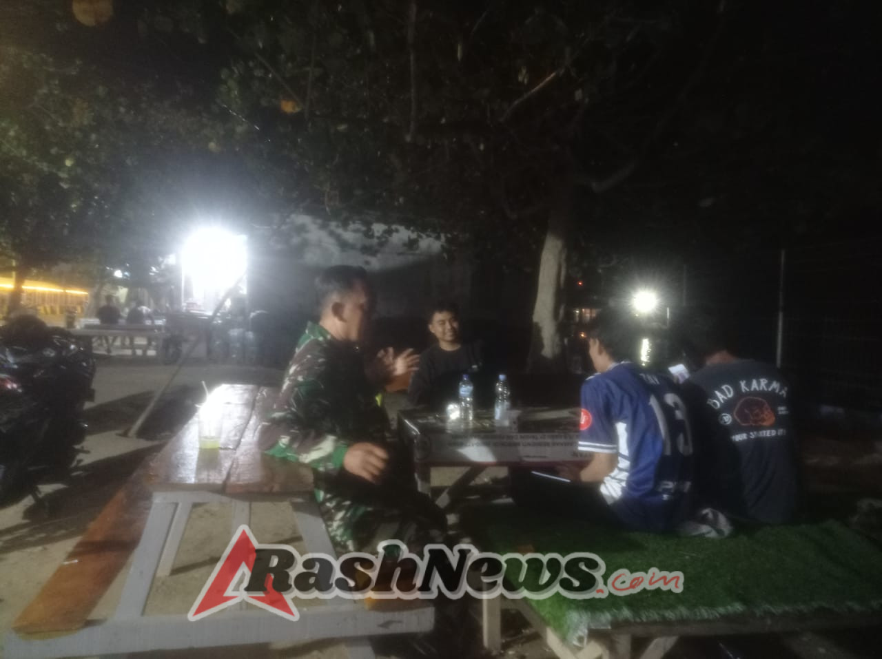 Patroli Rutin Babinsa Koramil 1628-04, Ciptakan Rasa Aman Bagi Masyarakat Poto Tano