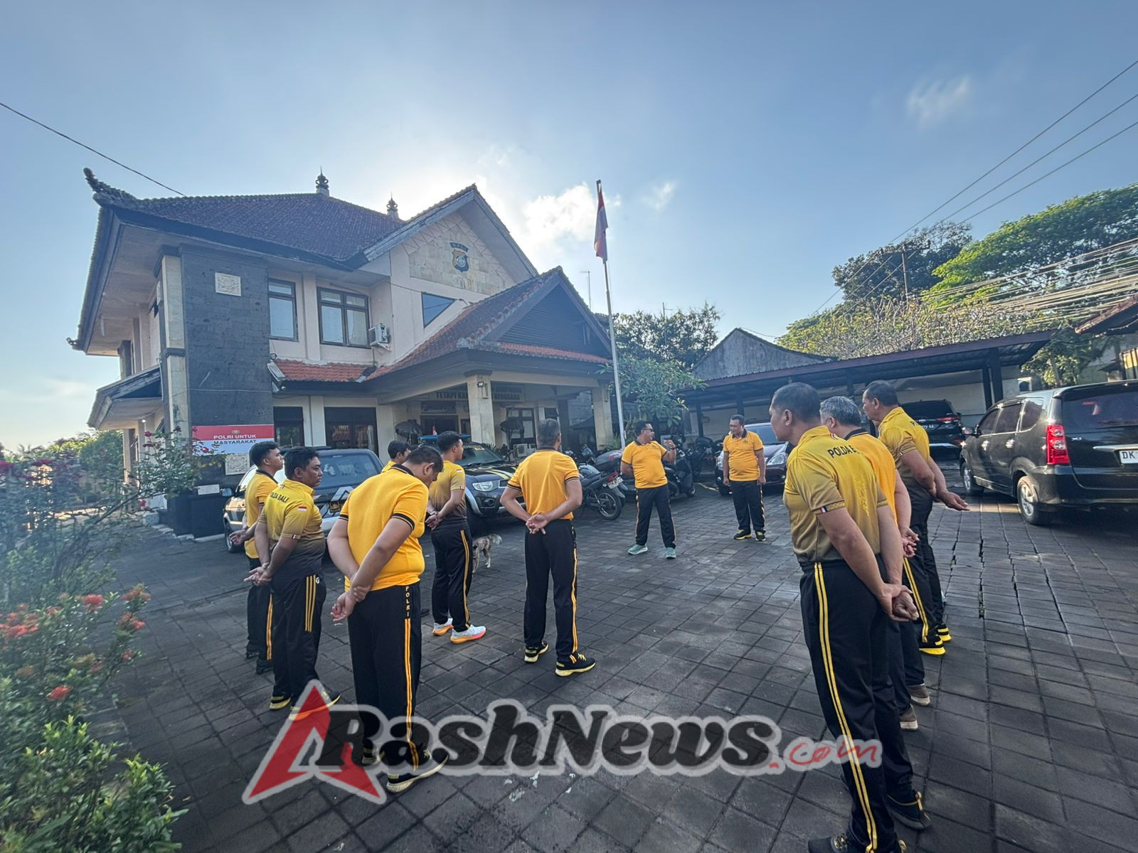 Kapolsek Seltim Pimpin Olah Raga Dan Sabtu Bersih, Untuk Menjaga Kebugaran Serta Selalu Siap Menjalankan Tugas