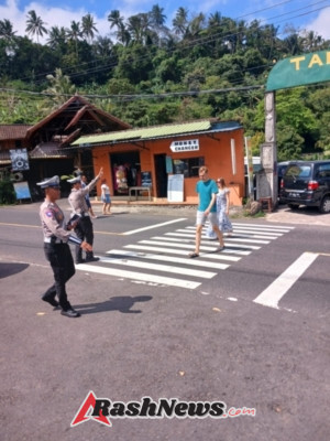 Sat Lantas Melaksanakan Pengamanan di Obyek Wisata Tirtagangga