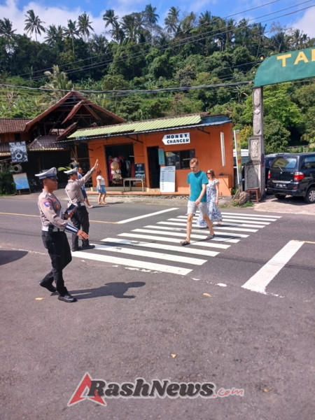 Sat Lantas Melaksanakan Pengamanan di Obyek Wisata Tirtagangga