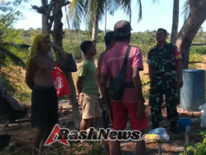 Monitoring Wilayah, Babinsa Koramil Pantai Baru Dorong Kelompok Tani Giat Bekerja