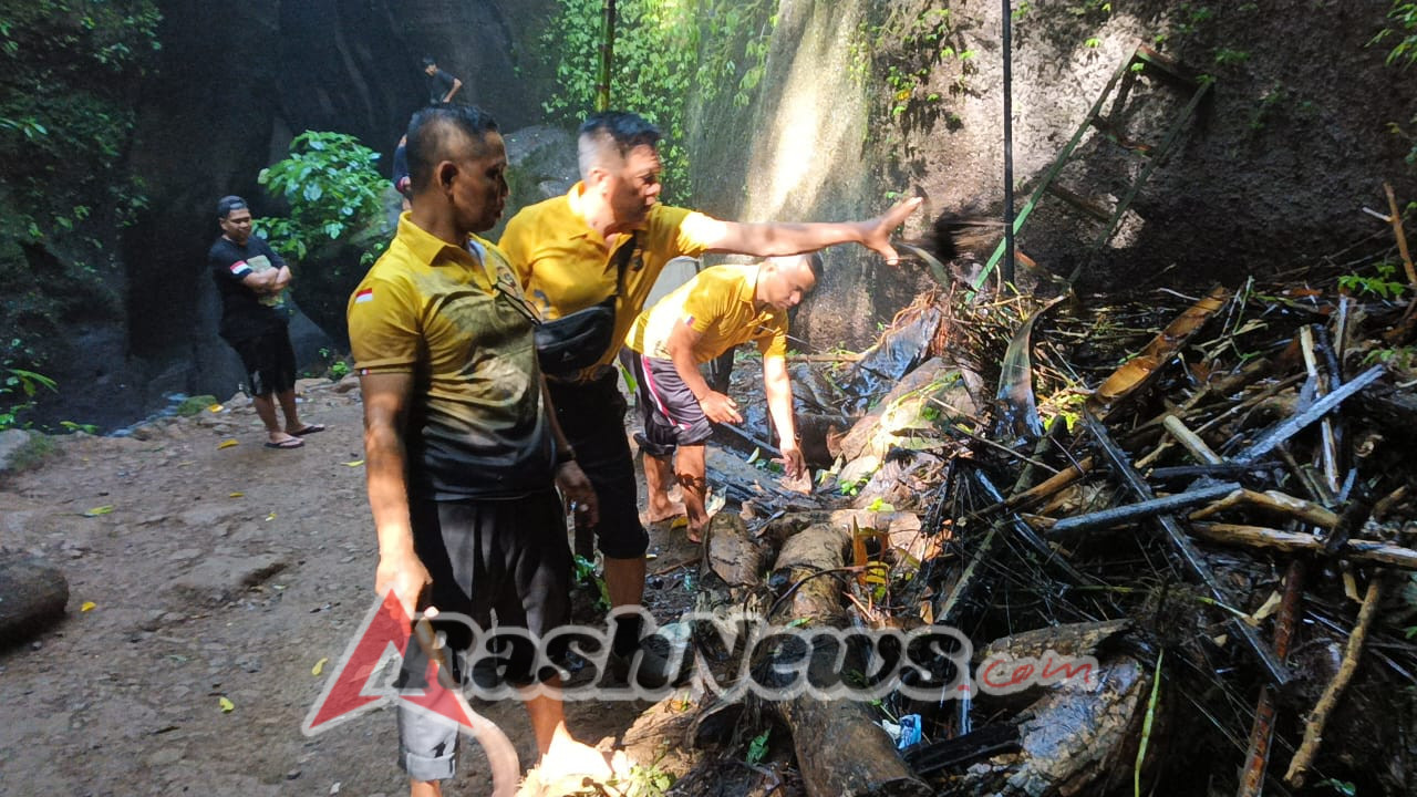 Polsek Tembuku Gelar Bhakti Sosial Pasca Banjir di Obyek Wisata Air Terjun Tukad Cepung