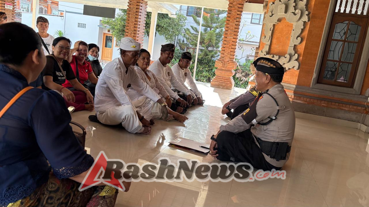 JALIN SINERGITAS, UNIT BINMAS POLSEK KUTA SELATAN SERAHKAN SARANA KONTAK DI LINGKUNGAN WISMA NUSA PERMAI