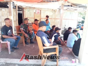 Wujud Kemanunggalan TNI-Rakyat, Babinsa Ende Lakukan Pamwil dan Komsos di Rewarangga