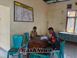 Komsos dan Pamwil Babinsa Wolowaru, Dorong Ketertiban dan Kebersihan Lingkungan Desa Woloaro