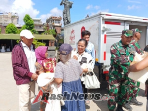 Kodim 1611/Badung Bersama Aget Coleksion Salurkan Bantuan untuk Pengungsi Banjir di Pasar Badung