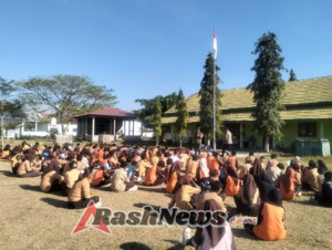 Sinergi Babinsa dan Bhabinkamtibmas Wujudkan Generasi Disiplin di Manggelewa