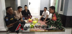 ‎Tingkatkan Kepedulian Warga, Babinsa Pringgabaya Gelar Patroli Malam Aman dan Tertib