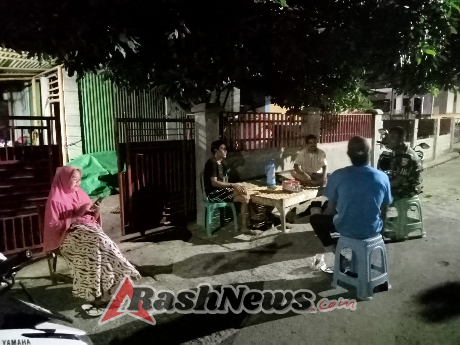 Patroli Malam Babinsa Poto Tano Ciptakan Rasa Aman di Tengah Masyarakat