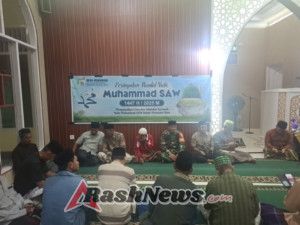 Teladani Akhlak Nabi, Babinsa Desa Kemuning Bersama Tokoh dan Warga Gelar Peringatan Maulid